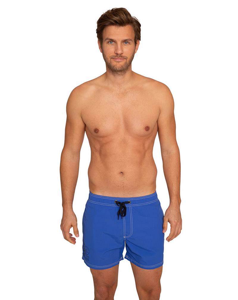 Với kích cỡ big size, quần đi biển từ thương hiệu Đức Camp David phù hợp với anh chàng to béo.